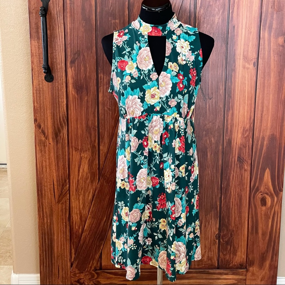 Small Amelia James Sleeveless Keyhole Dress